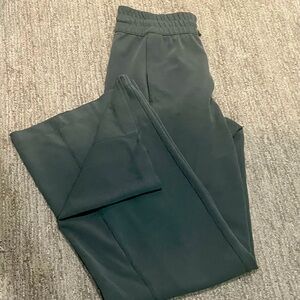 Ribbed softstreme mid rise in dark forest, like new!